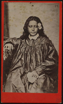 Tahitienne en robe – Johann Stanislaus Kubary (1880)