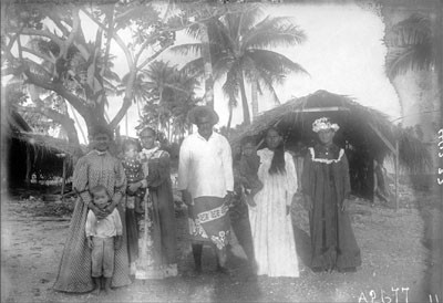 Habitants du village de Avatoru à Rangiroa (1899-1900)