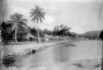 Village de Teavanui à Bora Bora – Photo N°A2720 – Harry Clifford Fassett (1899-1900)