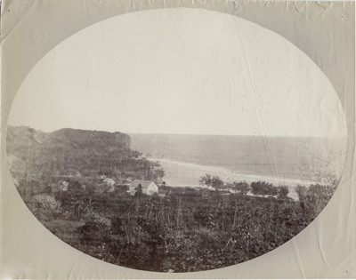 Village royal de Moerai sur l’île de Rurutu, archipel des Australes (1889)