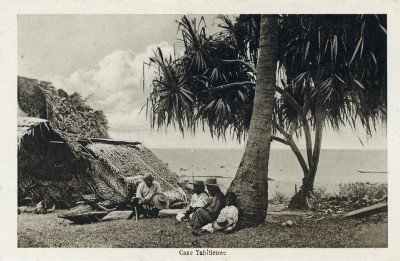 Case tahitienne en bord de mer