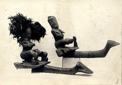 Deux ornements marquisiens en bois sculpté (1950)