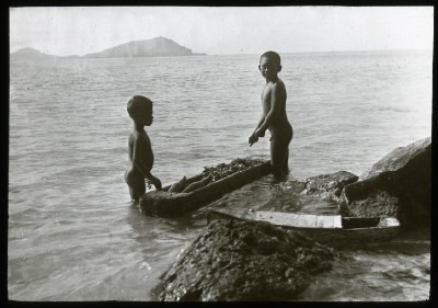 Deux jeunes garçons à Mangareva (1921)