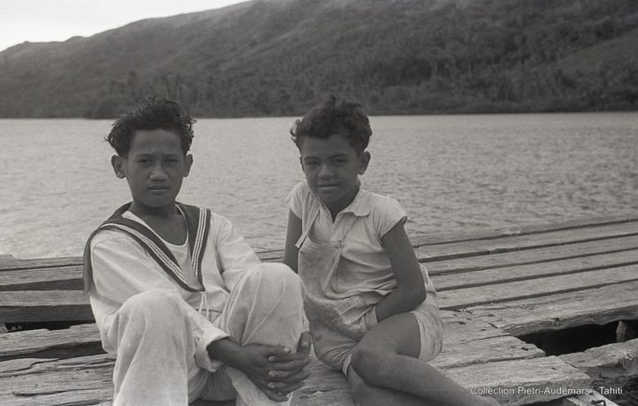 Jeunes garçons de Bora Bora (1936)