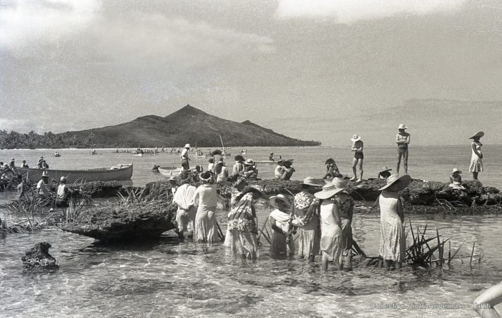 Pêche aux cailloux à Bora Bora (1936)