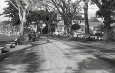 Marche de la troupe dans les rues de Papeete (1936)