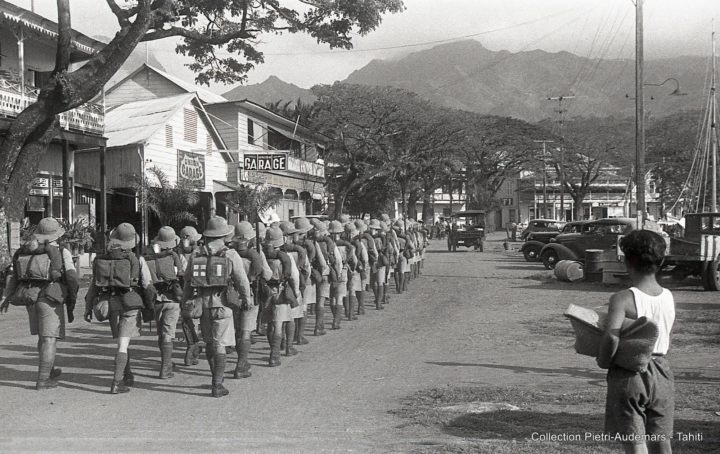 Papeete : retour de la troupe à la caserne (1936)